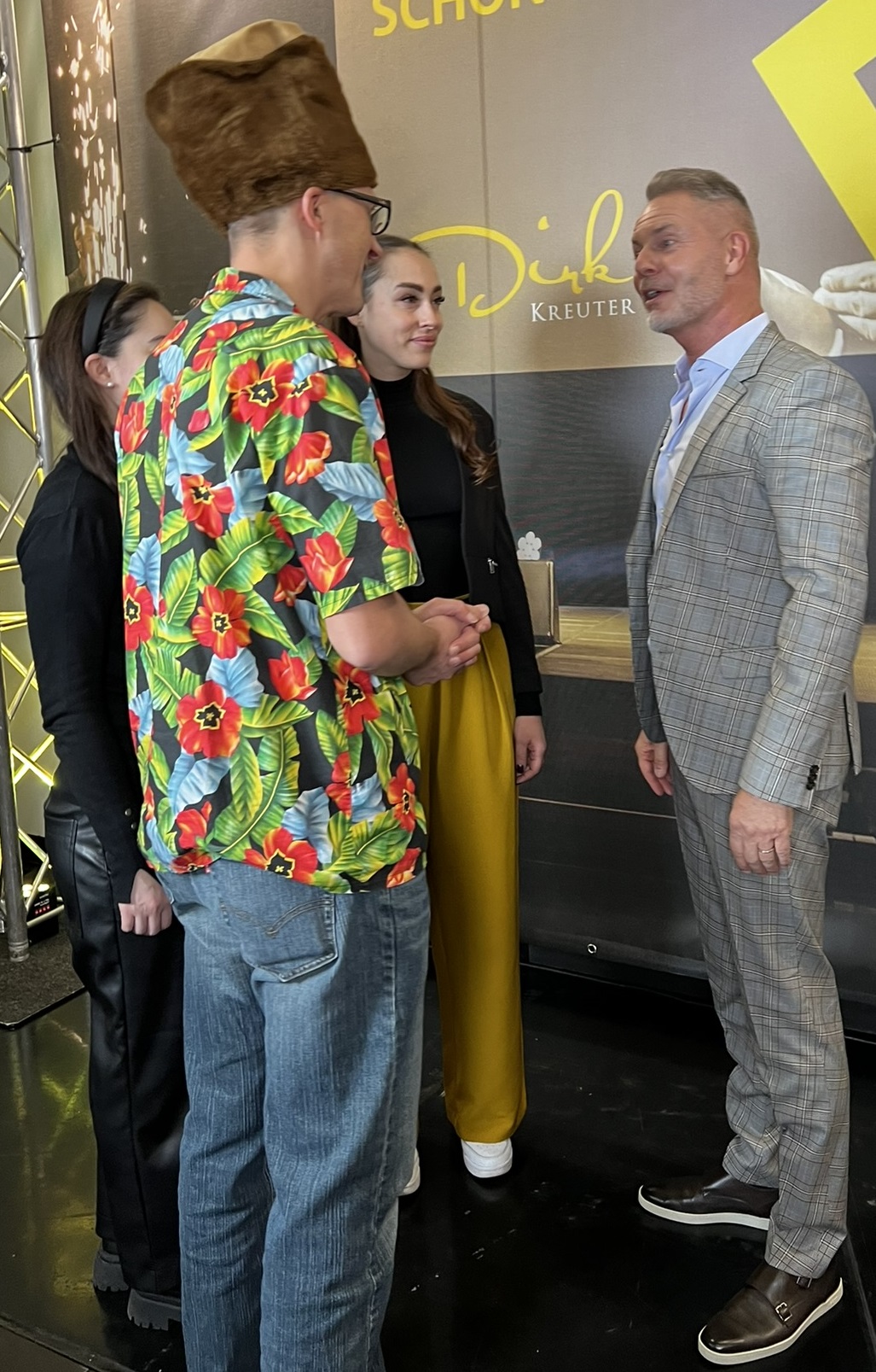 Der Budget-Verdoppler Christian Hinreiner mit Team im Gespräch mit Dirk Kreuter Der Budget-Verdoppler Christian Hinreiner mit Team im Gespräch mit Dirk Kreuter